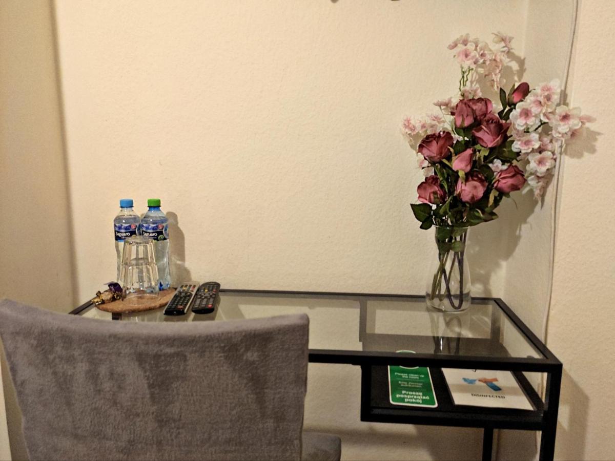 Helvetia Plus B&B - Private Rooms And Apartments Warsaw Ngoại thất bức ảnh