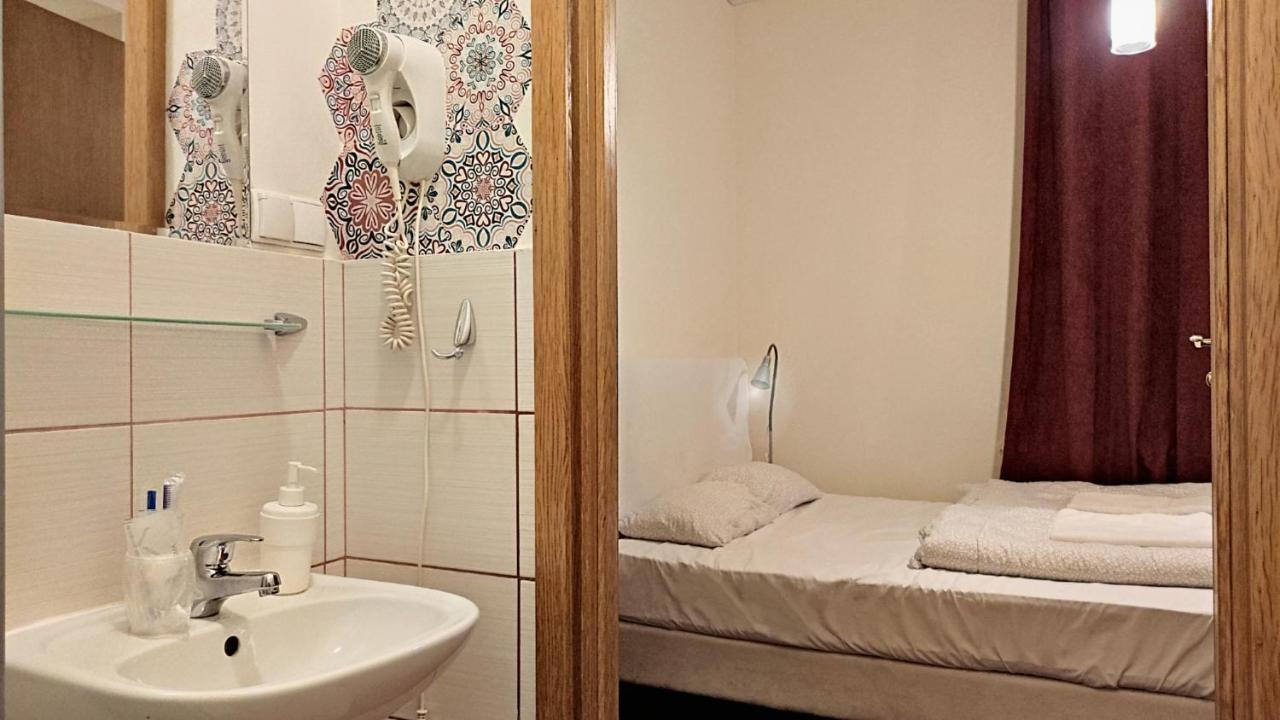 Helvetia Plus B&B - Private Rooms And Apartments Warsaw Ngoại thất bức ảnh