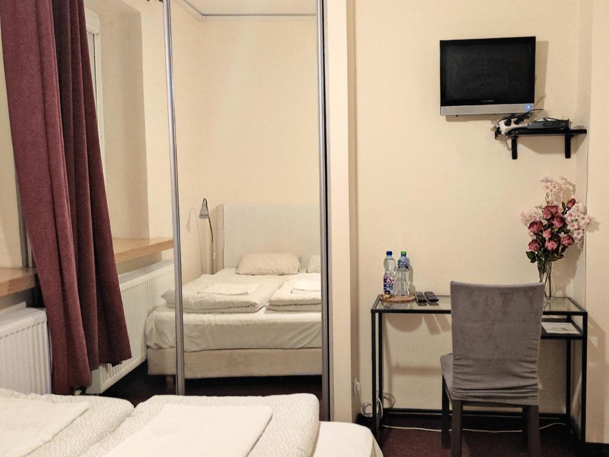 Helvetia Plus B&B - Private Rooms And Apartments Warsaw Ngoại thất bức ảnh
