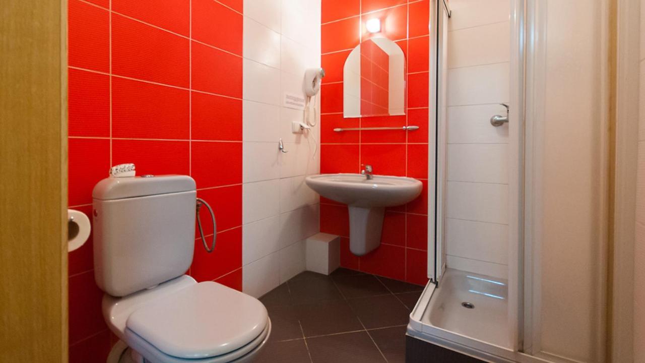 Helvetia Plus B&B - Private Rooms And Apartments Warsaw Ngoại thất bức ảnh