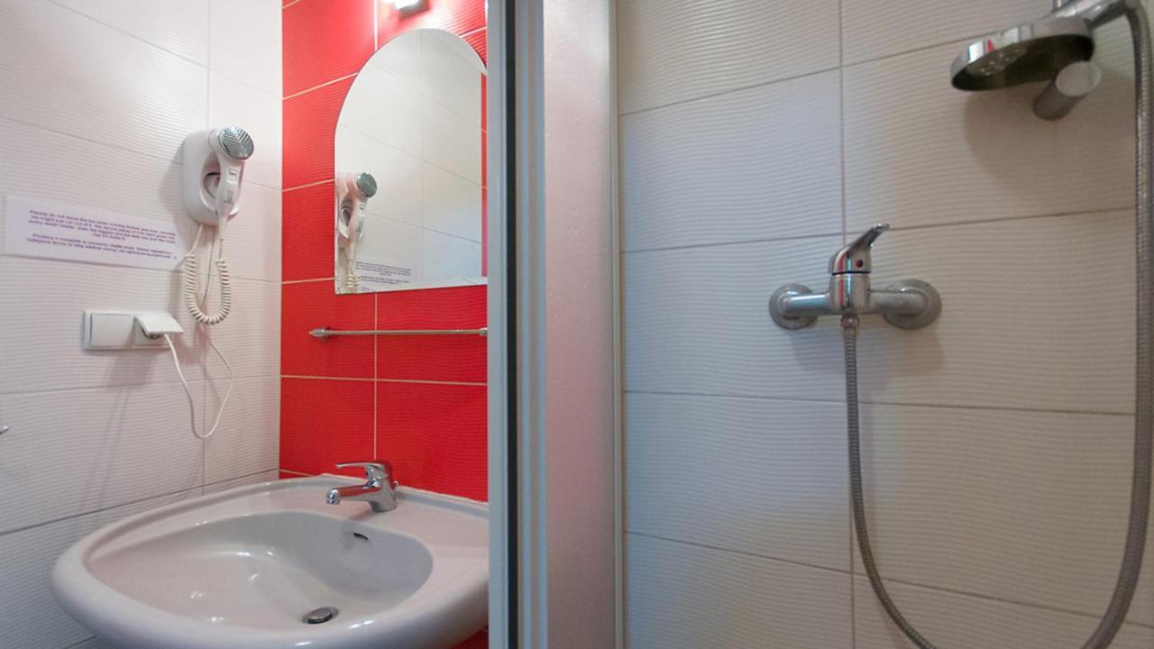 Helvetia Plus B&B - Private Rooms And Apartments Warsaw Ngoại thất bức ảnh