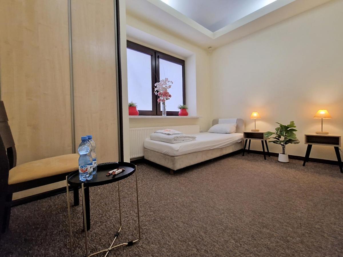Helvetia Plus B&B - Private Rooms And Apartments Warsaw Ngoại thất bức ảnh