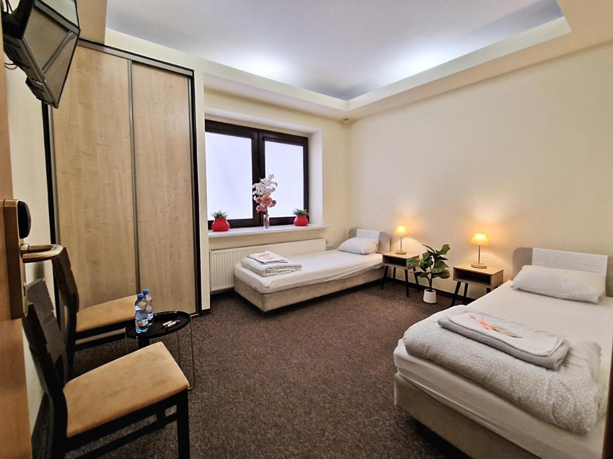 Helvetia Plus B&B - Private Rooms And Apartments Warsaw Ngoại thất bức ảnh