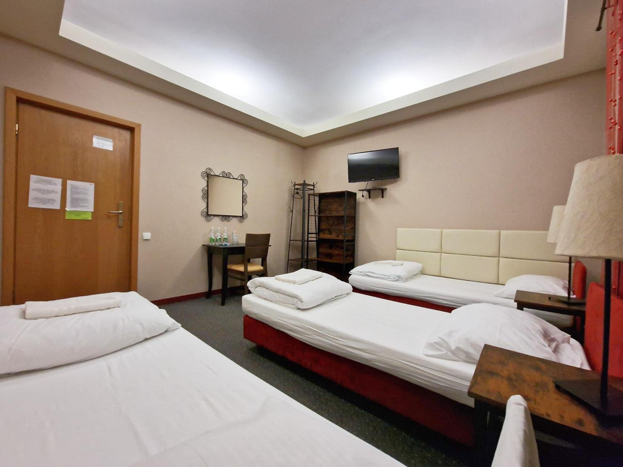 Helvetia Plus B&B - Private Rooms And Apartments Warsaw Ngoại thất bức ảnh