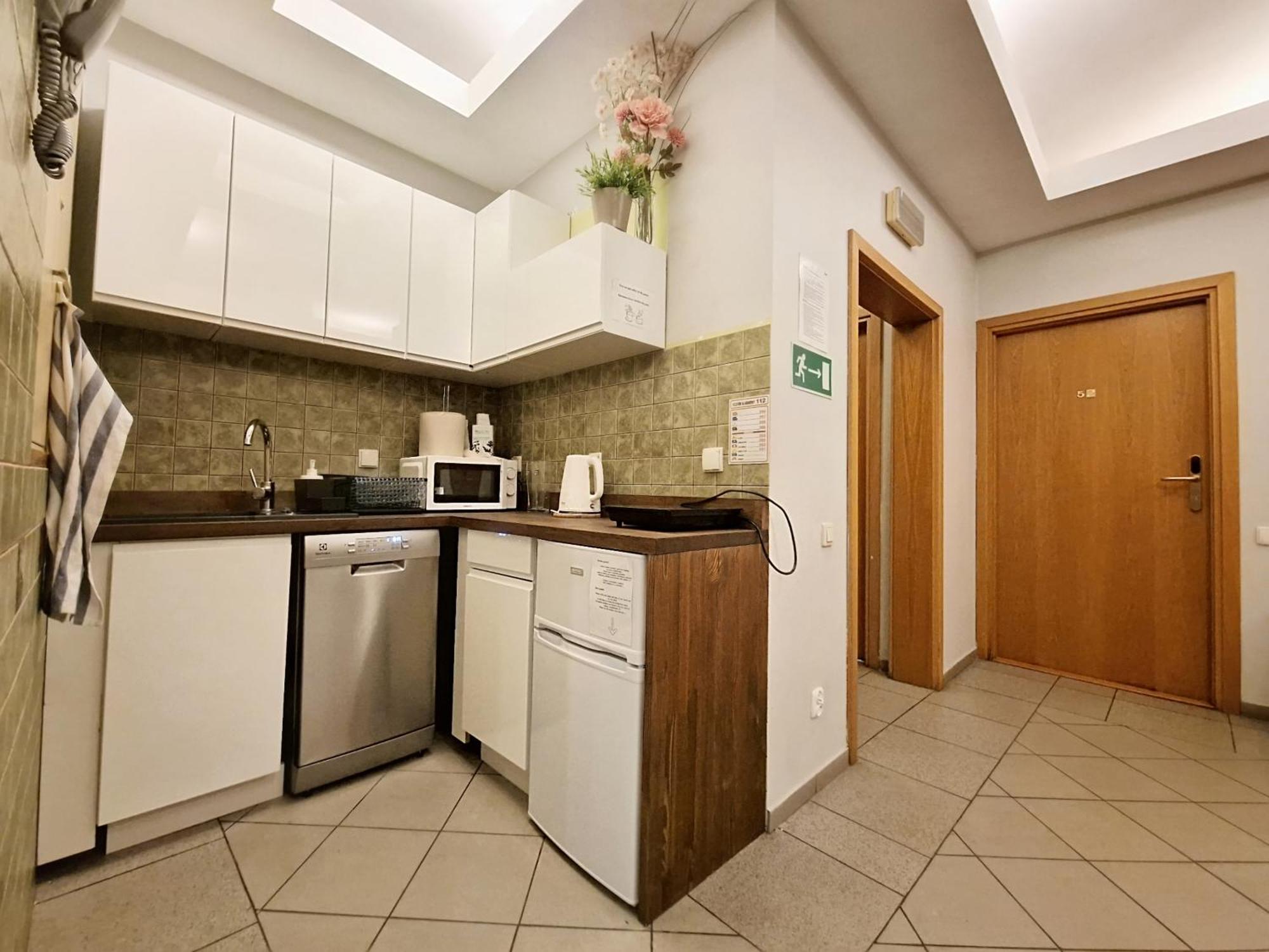 Helvetia Plus B&B - Private Rooms And Apartments Warsaw Ngoại thất bức ảnh
