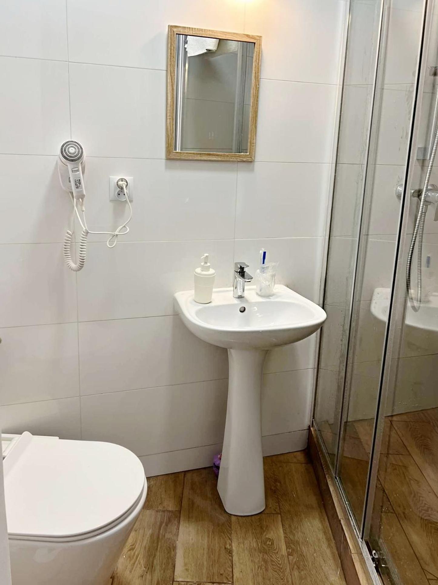 Helvetia Plus B&B - Private Rooms And Apartments Warsaw Ngoại thất bức ảnh